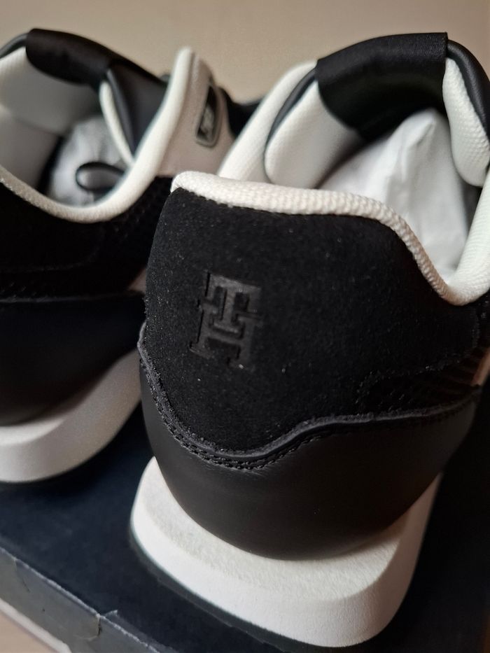 Baskets Tommy Hilfiger t.41 Cuir/daim valeur 140euro jamais porte - photo numéro 2