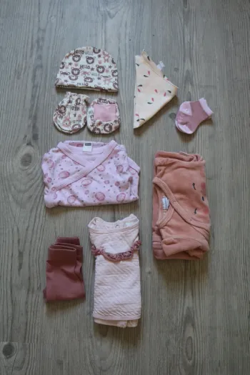 Lot naissance fille 1 mois