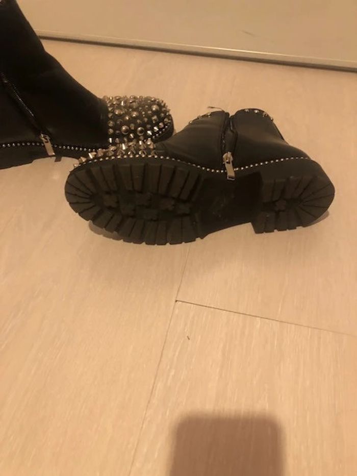 Bottines noires à clous