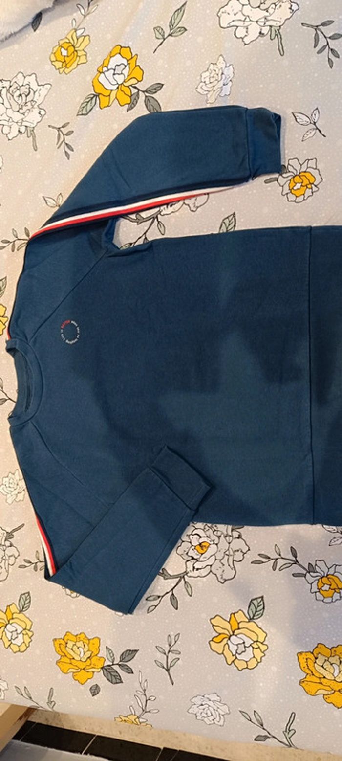 Pull bleu foncé 12 ans