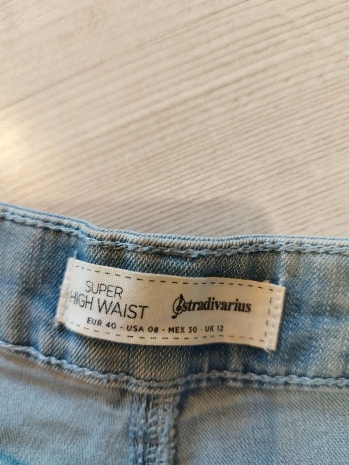 Superbe short en jean Stradivarius taille 40 - photo numéro 3