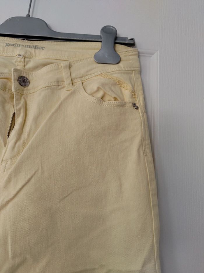 Jean 38 jaune comme neuf - photo numéro 3