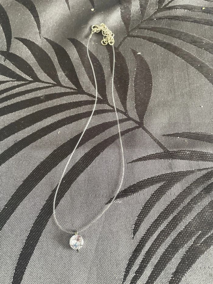 Collier transparent
