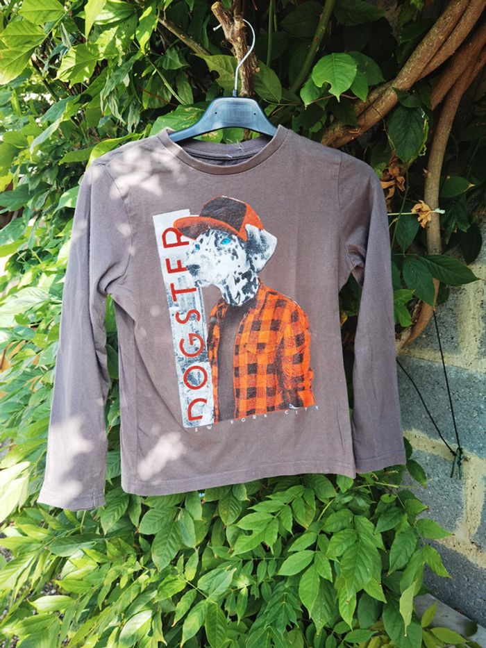 D831-tee shirt manche longue 8 ans