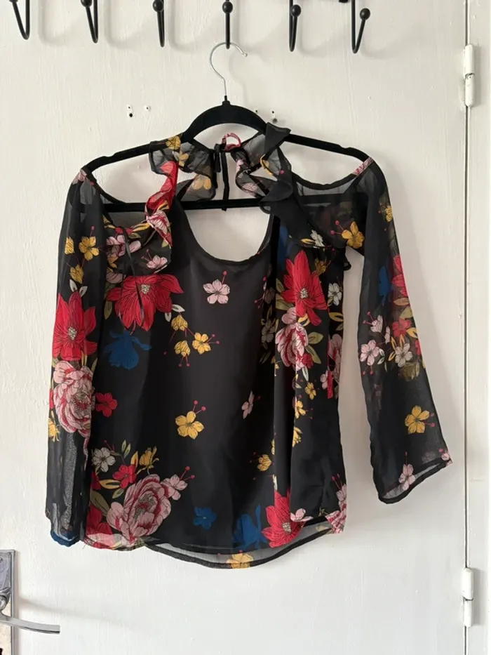 Blouse noire fleurie fluide épaule ouvertes Jennyfer - photo numéro 6