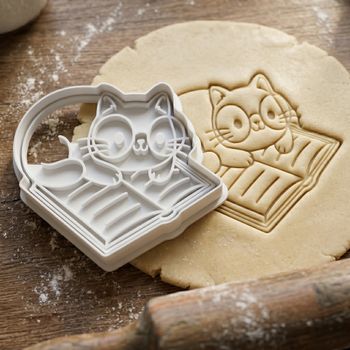 Emporte-pièce Chat avec Lunettes lisant un Livre - Découpoir Biscuit Sablé Mignon Pâtisserie