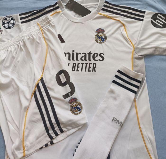 Mbappé ENFANT RÉAL MADRID taille 12 ans blanc Home (-2026-) série - photo numéro 2