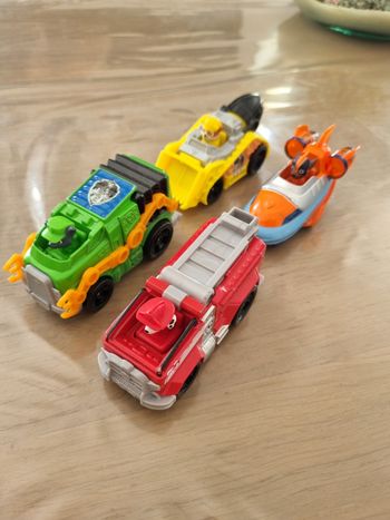 Lot 4 véhicules en métal pat patrouille