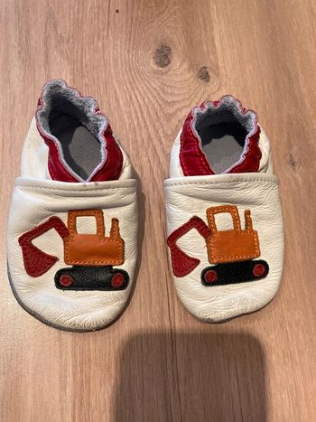 Chaussons cuir carozoo 12-18 mois dessin tractopelle