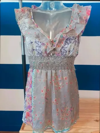 Jolie blouse sans manche neuve Collection Limitée femme taille 42