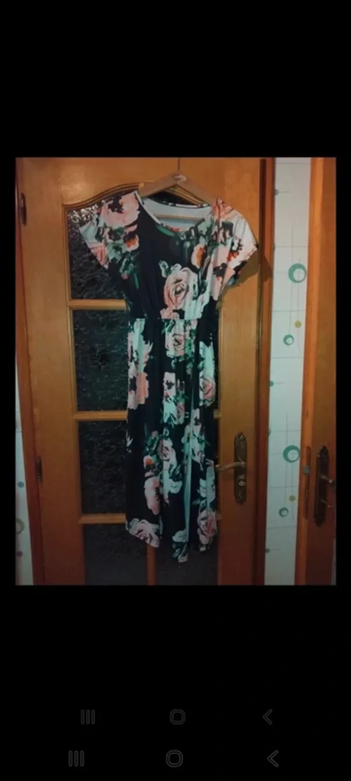 Robe longue fendue à fleurs avec poches