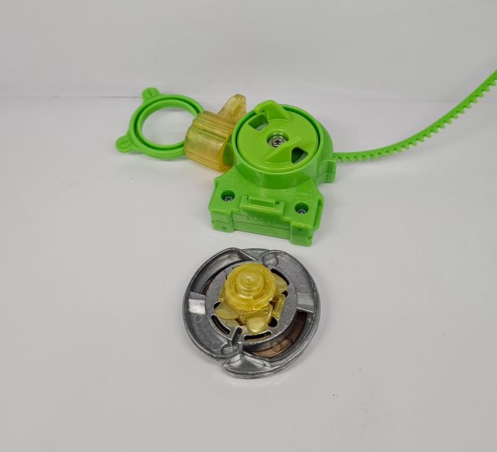 Toupie Beyblade Métal Fusion Night Virgo - photo numéro 2