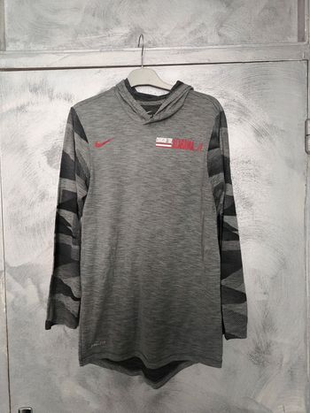 Tee shirt manche longue Nike taille XS