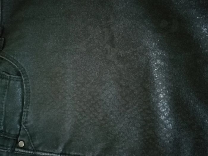 Pantalon noir motif serpent - photo numéro 2