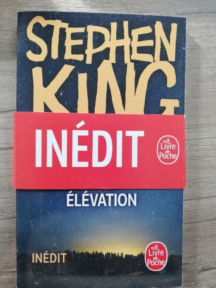 Elevation. Stephen King.