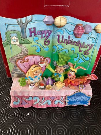 Figurine alice disney traditions