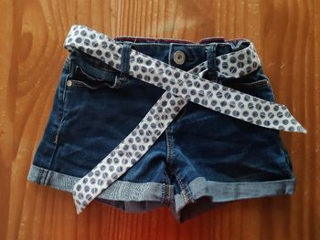 Short avec ceinture en tissus