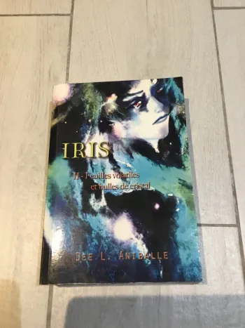 Iris. Feuilles volatiles et bulles de cristal