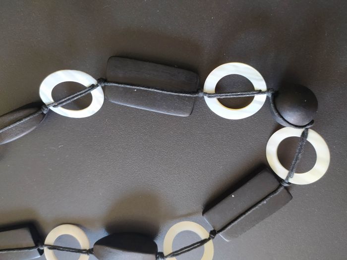 Collier sautoir noir et blanc nacré - photo numéro 3