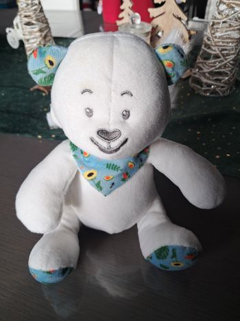 Une petite peluche ours neuve
