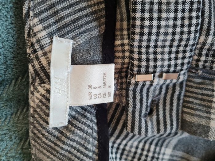 Pantalon tailleur gris et blanc à carreaux - photo numéro 4