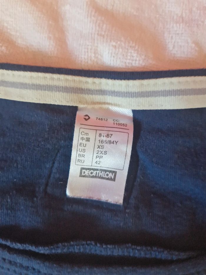 T-shirt sport Décathlon XS - photo numéro 2