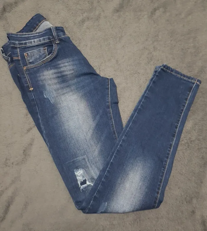 Jean slim bleue foncée effet troué taille 36 - photo numéro 2