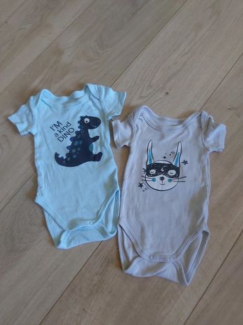 Lot de 2 bodies manches courtes garçon Tex 3 mois comme neuf (78)
