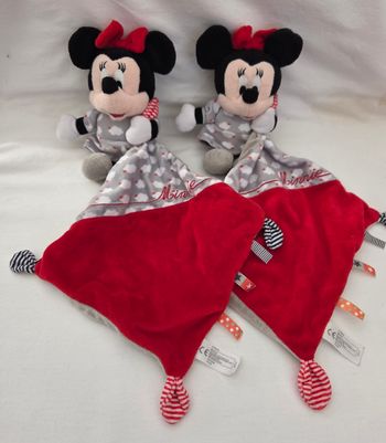 Lot de 2 doudous Minnie avec mouchoir rouge et gris nuages - Disney Nicotoy