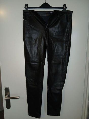 Pantalon moulant simili cuir 