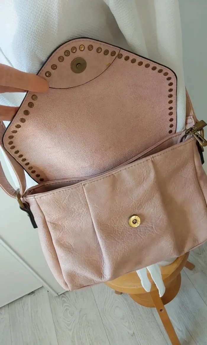 Sac rose bandoulière en parfait état, comme neuf 👍 - photo numéro 10