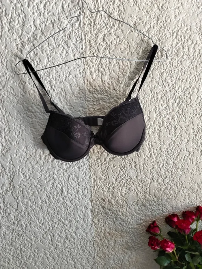 Soutien gorge rembourré neuf noir T 90