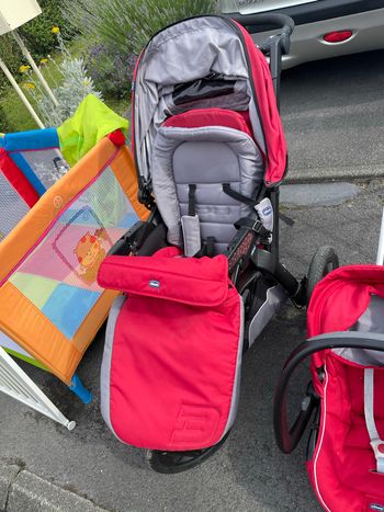 Poussette trio chicco activ3 rouge