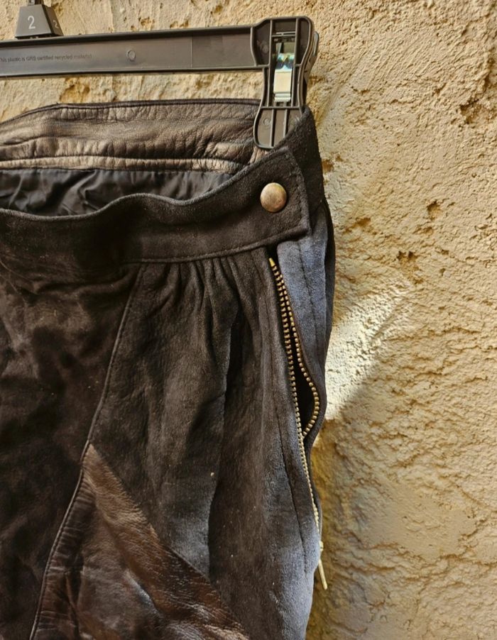 Jupe similicuir et velours forme crayon noir - photo numéro 3