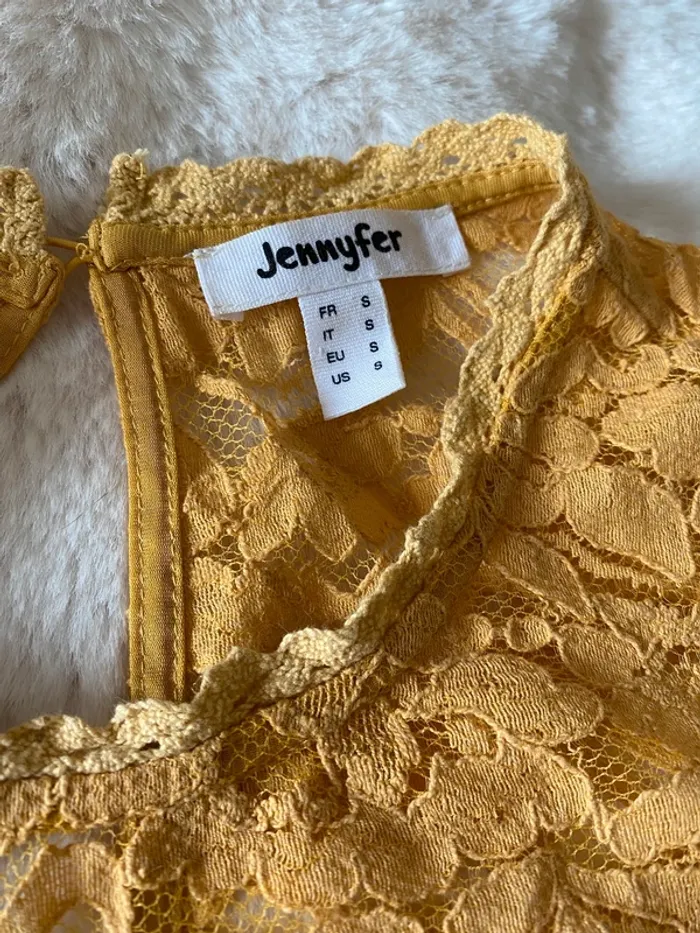 Top court jaune moutarde dentelle Jennyfer taille S - photo numéro 3