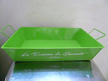 Panier en métal vert anis