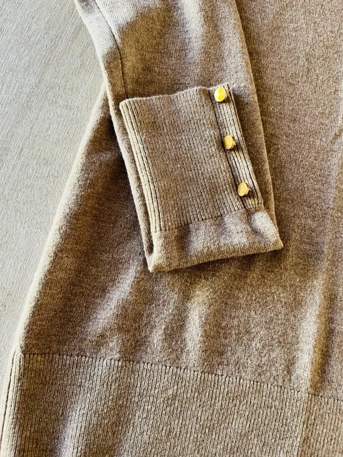Pull col en v neuf Femme Assuili - photo numéro 5