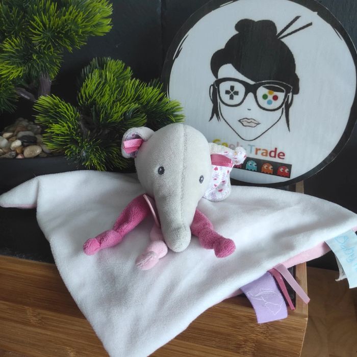 Doudou plat éléphant gris rose blanc fleurs Eglantine baby nat fleurs bn0517