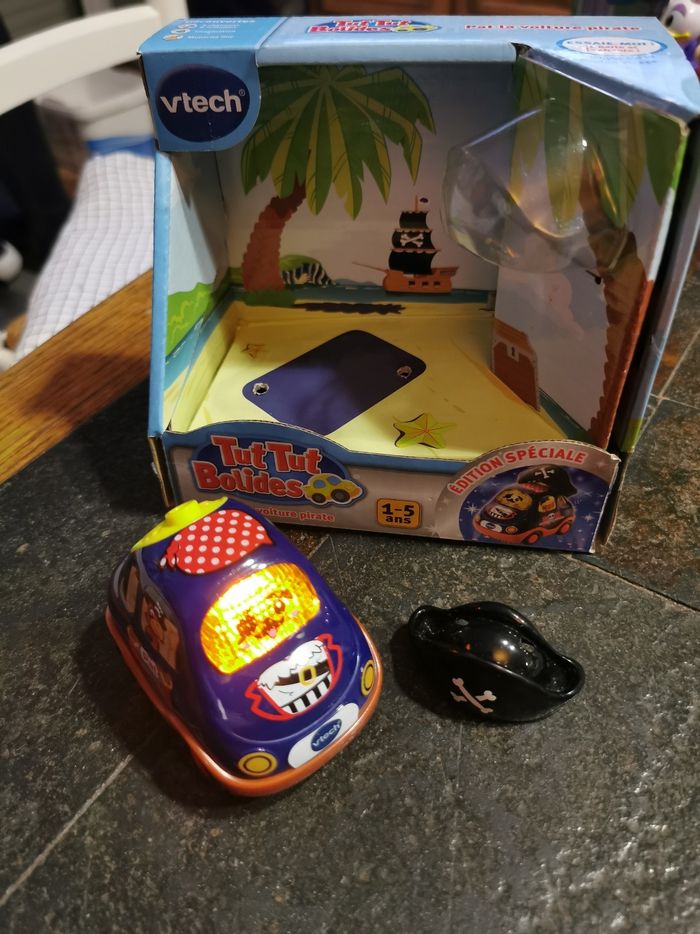 Tut  tut bolides Pat, la voitures pirate