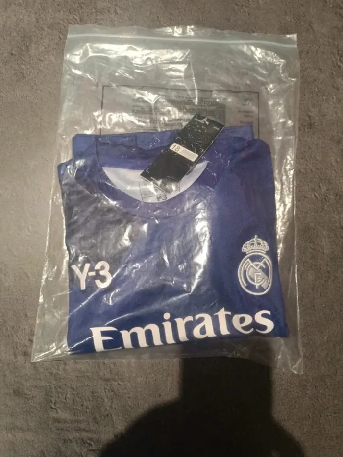 Tenue foot Real Madrid violet 120ans. T.18 - photo numéro 5
