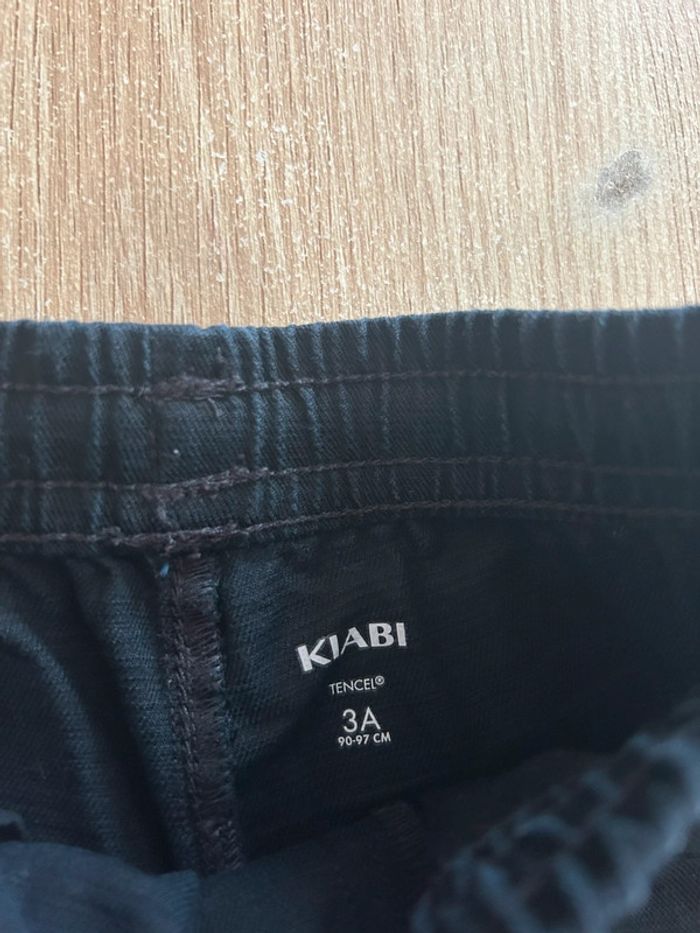 Short noir • Kiabi • 3 ans - photo numéro 2