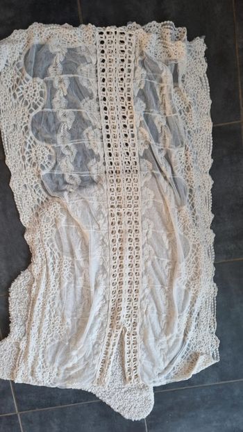 Robe de plage beige dentelle transparente superbe