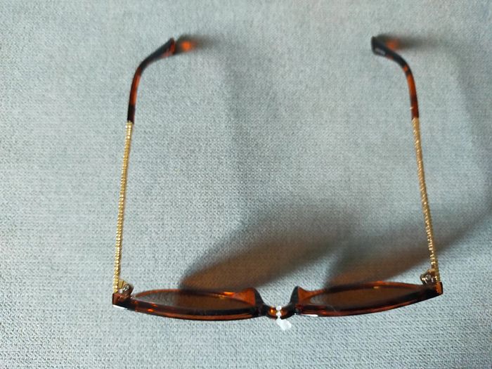 Lunettes de soleil ambrées chic – Neuves - photo numéro 3