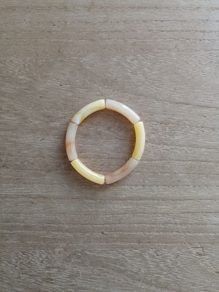 Bracelet élastique perles tubes jaunes neuf