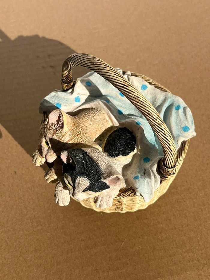 Figurine panier anse avec 2 chats et draps - photo numéro 9