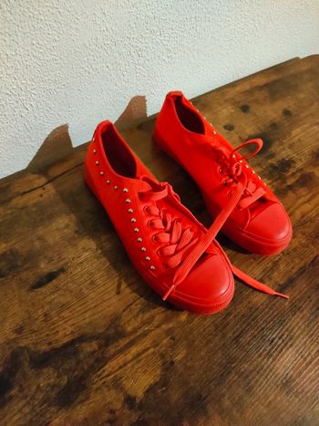 Basket rouge taille 38