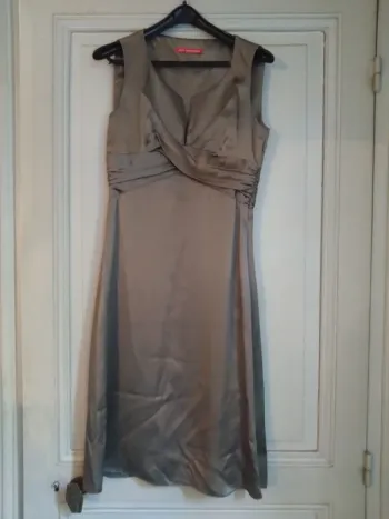 robe de soirée satinée Alain Manoukian t 36 100 % soie