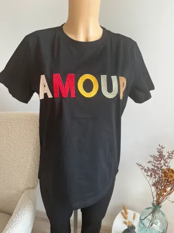 T-shirt brodé amour taille M/L 100% coton