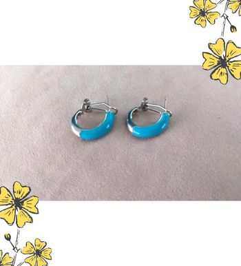 Créoles demi-argentées et bleu ciel – look chic et tendance - Collection Brume Bleue