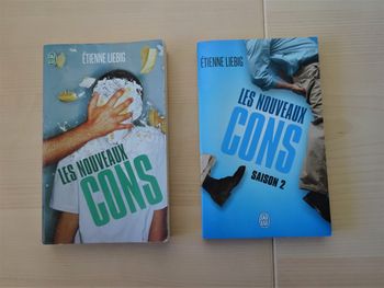 Lot 2 livres "Les Nouveaux Cons"